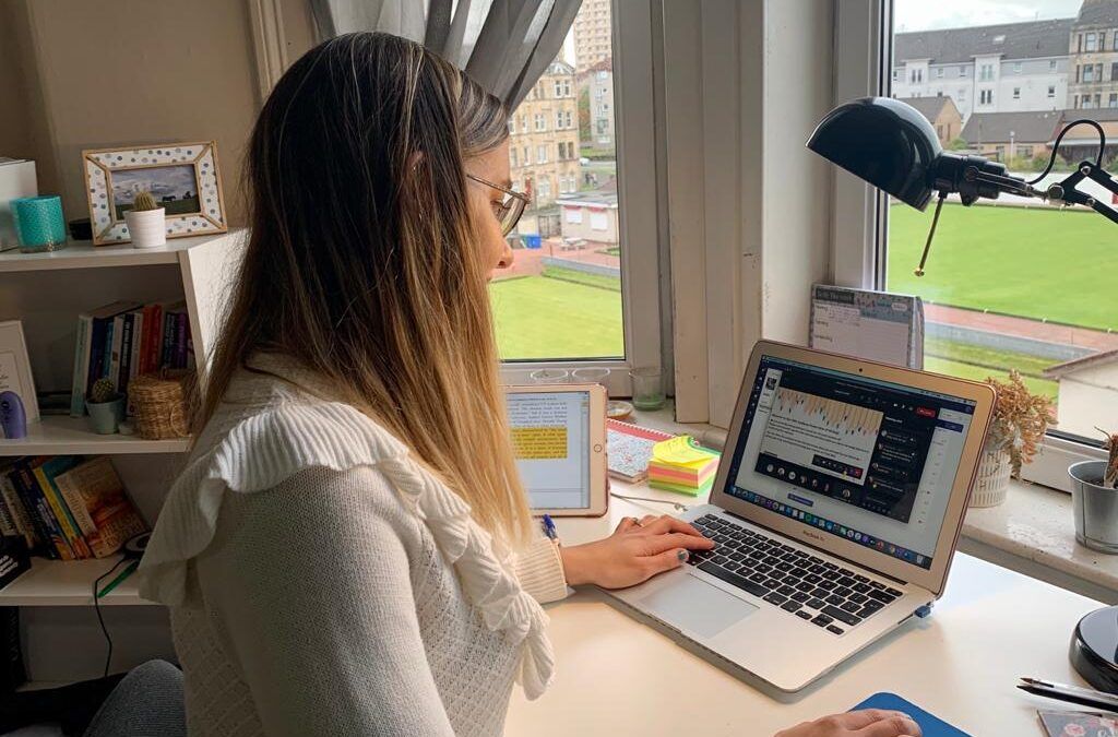 Clases de inglés por videoconferencia en directo.